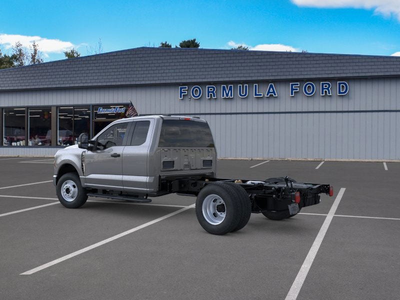2026 Ford Chassis Cab F-350® XLT