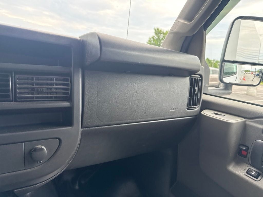 2024 Chevrolet Express 3500 Work Van Cutaway