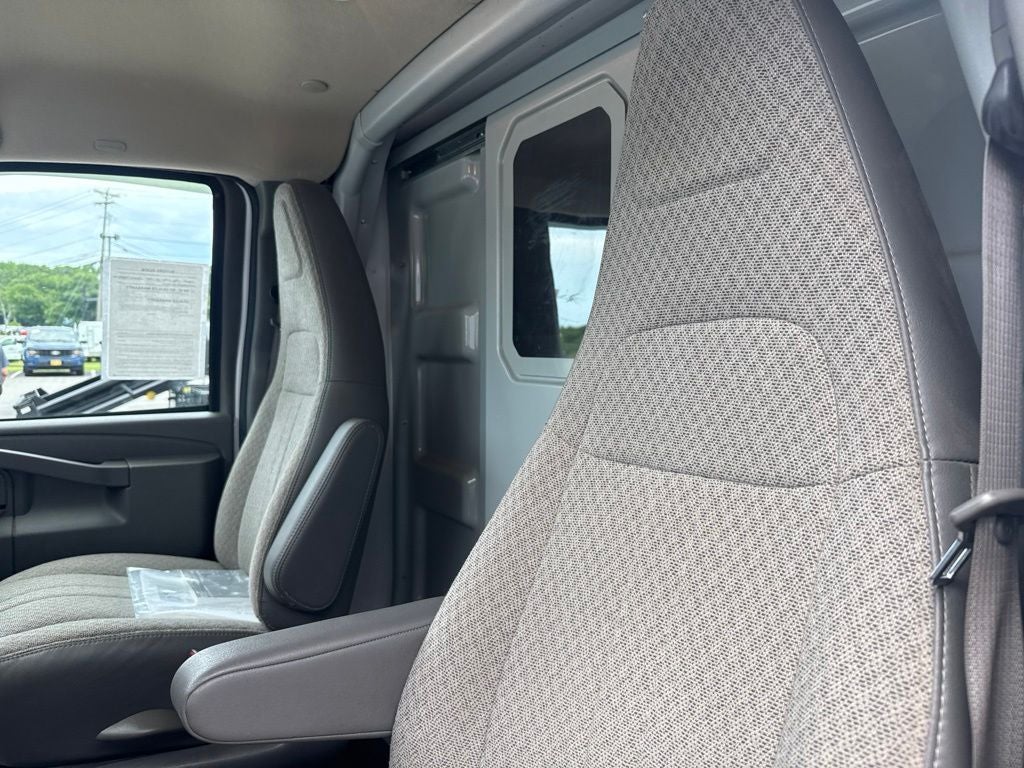 2024 Chevrolet Express 3500 Work Van Cutaway