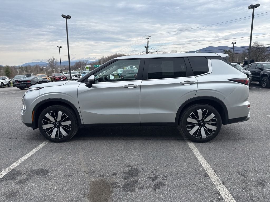 2025 Mitsubishi Outlander SE