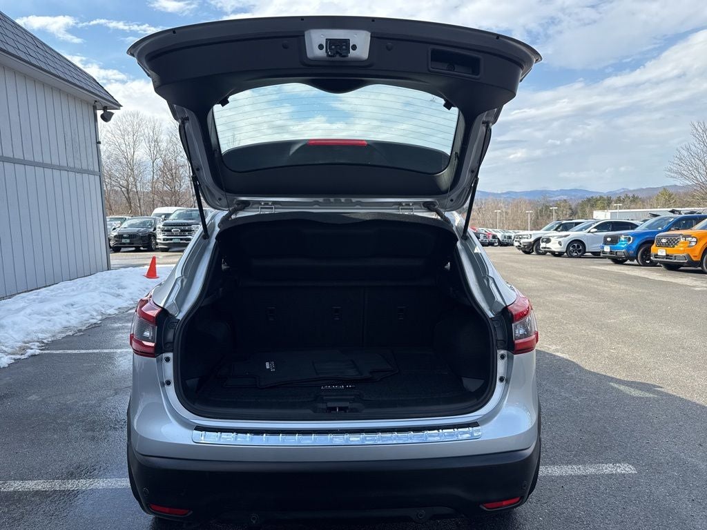 2022 Nissan Rogue Sport SV