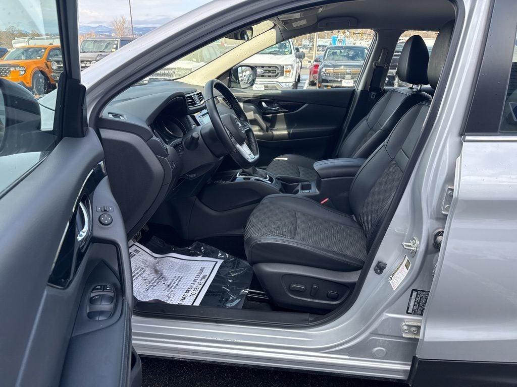 2022 Nissan Rogue Sport SV